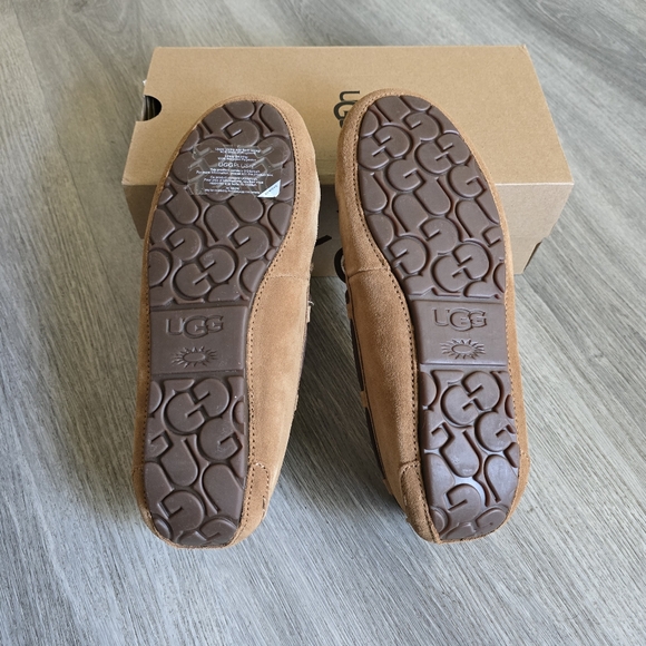 UGG  Dakota Suede Slippers - Picture 7 of 11